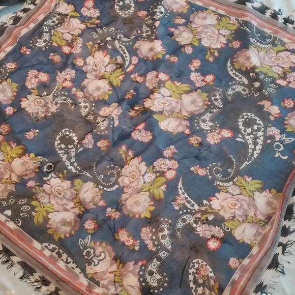 Scarf - Picture 5 of 5